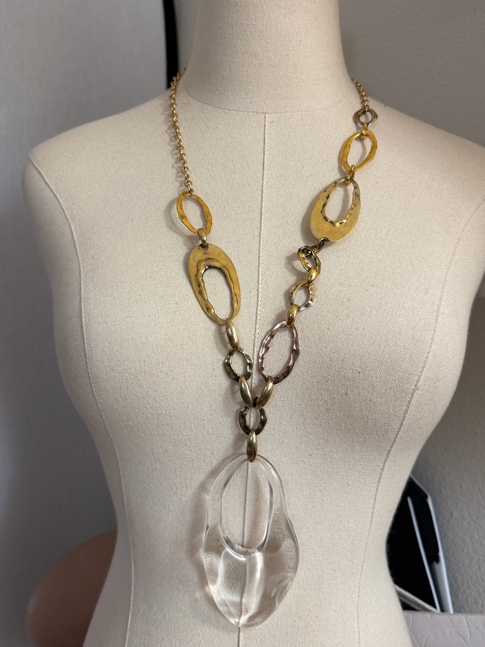 Alexis Bittar vintage Liquid Lucite hammered link statement necklace asymmetric - Picture 3 of 11